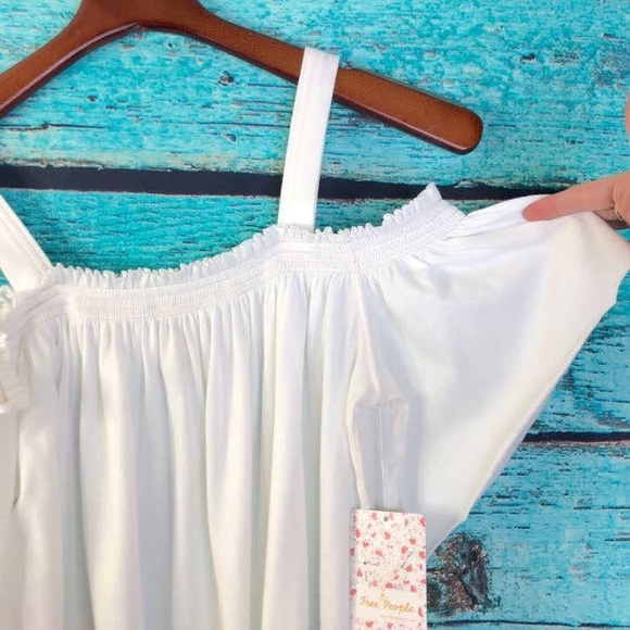 We the FREE PEOPLE Flowy White Cold Shoulder Top NWT $48 - Picture 3 of 6